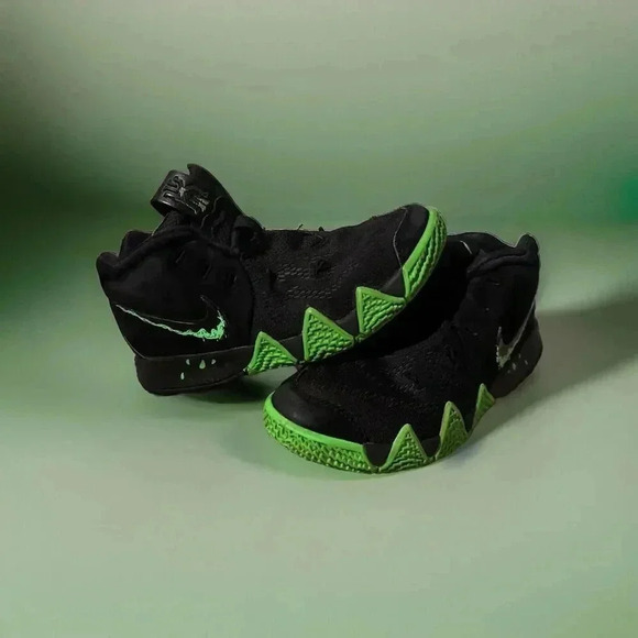 Nike Kyrie 4 Halloween Black Rage Green Slimetime Mens Shoes 943806-012 Size 1Y